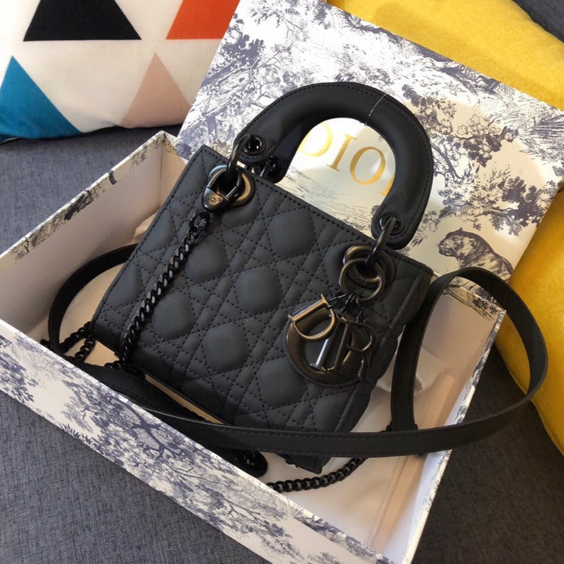 Designer handbag black – front view