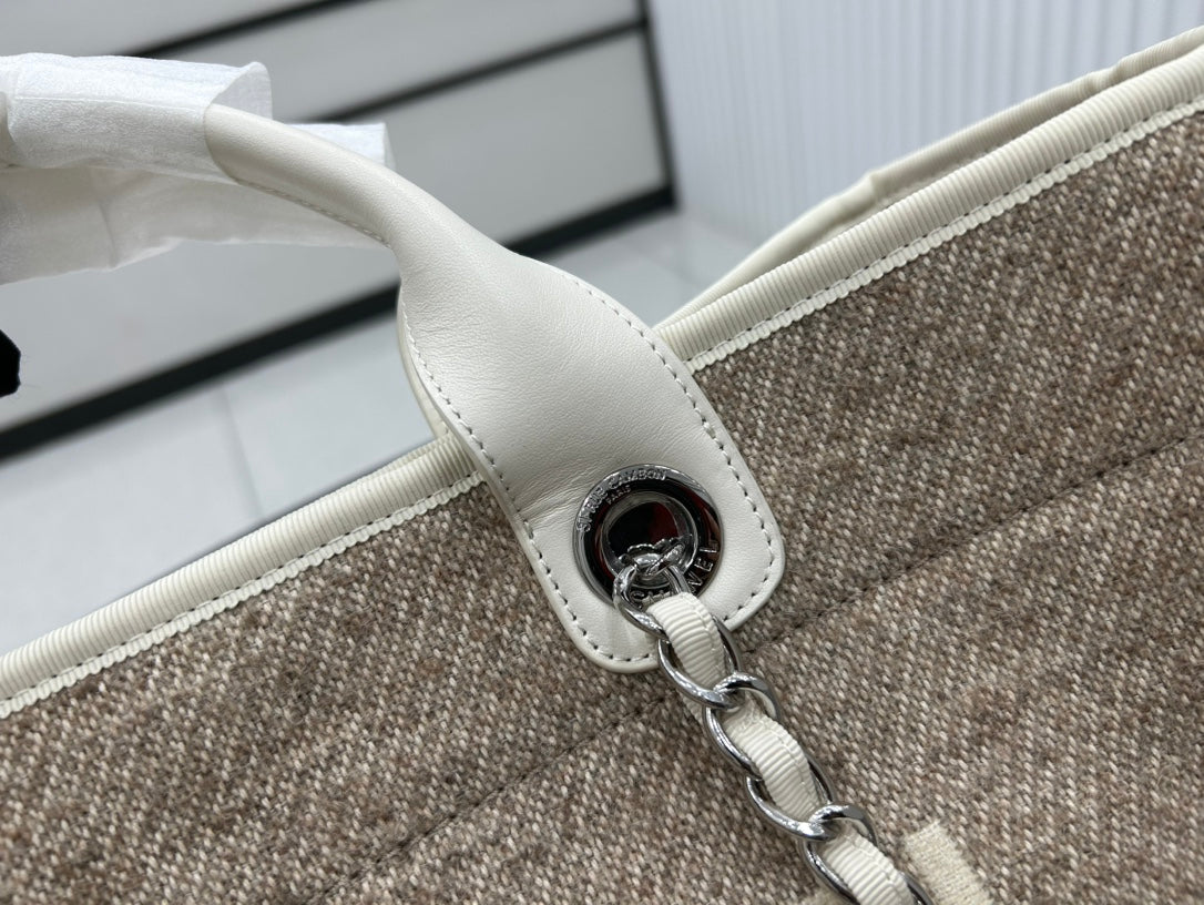 Louis Vuitton Deauville white bag – front view
