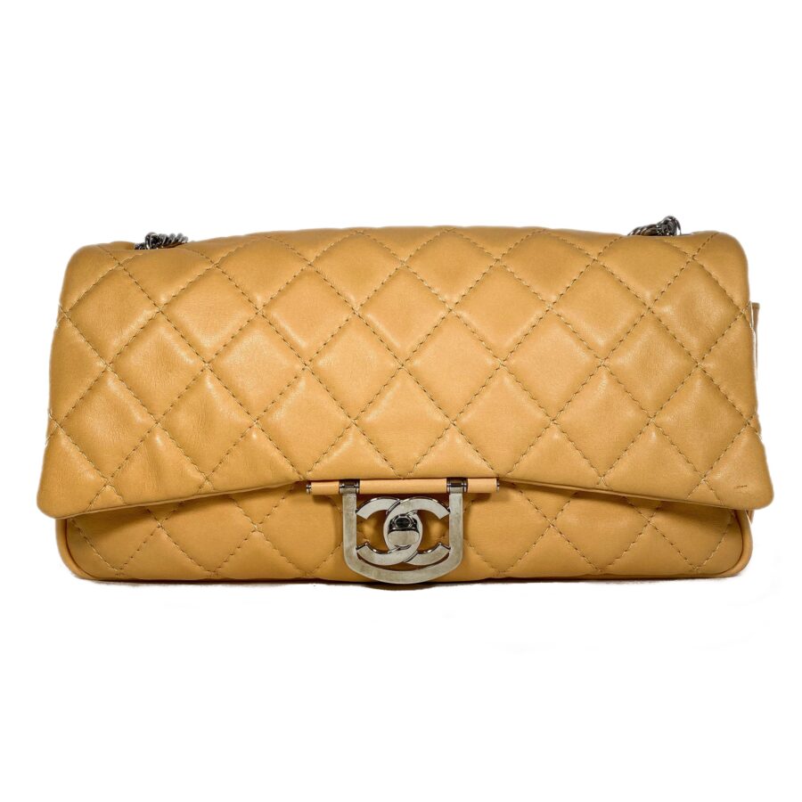 Chanel Shoulder Bag beige – front view