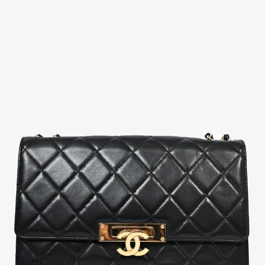 Chanel handbag black – front view