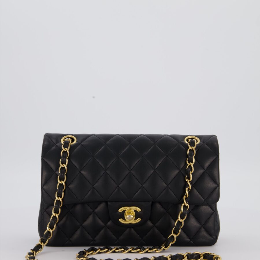 Chanel Flap Bag black – front view
