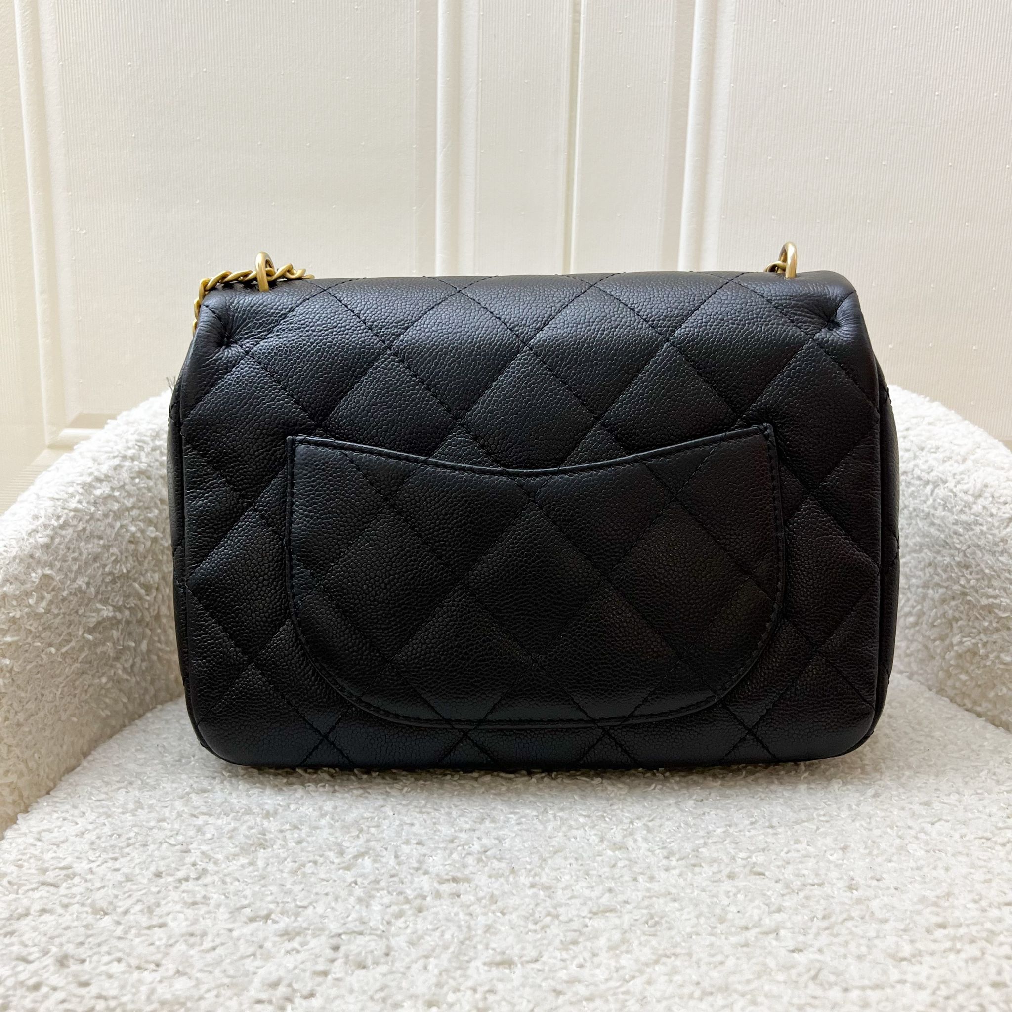 Chanel 24P Heart Adjustable Chain Small / Medium 24cm Flap Bag In B…