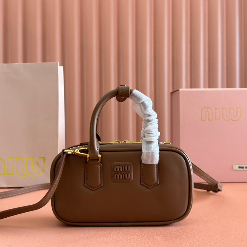 ARCADIE BAG 19 IN TAWNY BROWN SHINY CALFSKIN | Studio Nafay