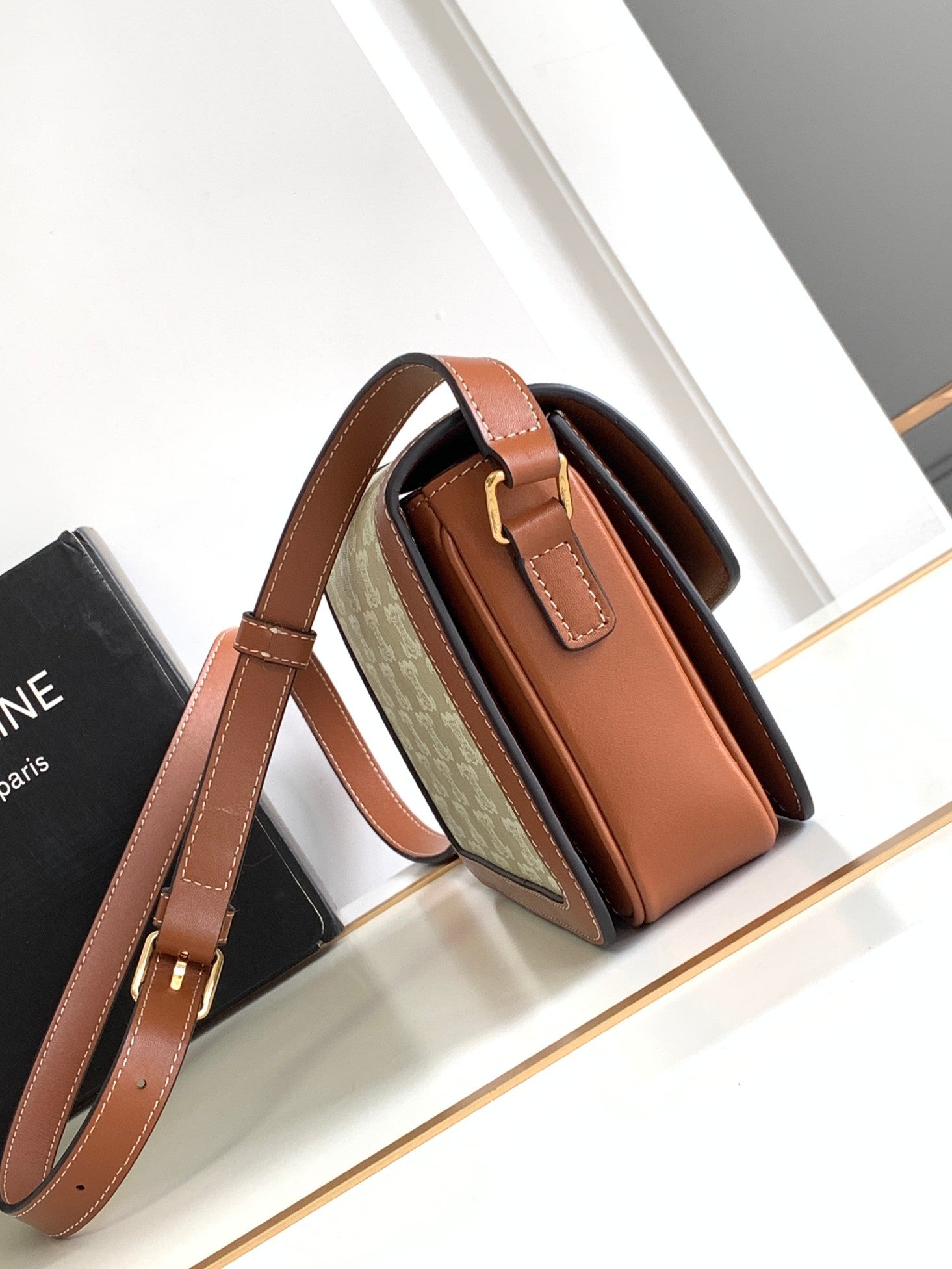 TEEN Triomphe 18.5cm Beige Monogram Canvas AND TAN Calfskin